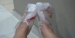 Astuces beauté : le bicarbonate de soude, un remède efficace contre les fissures des pieds.